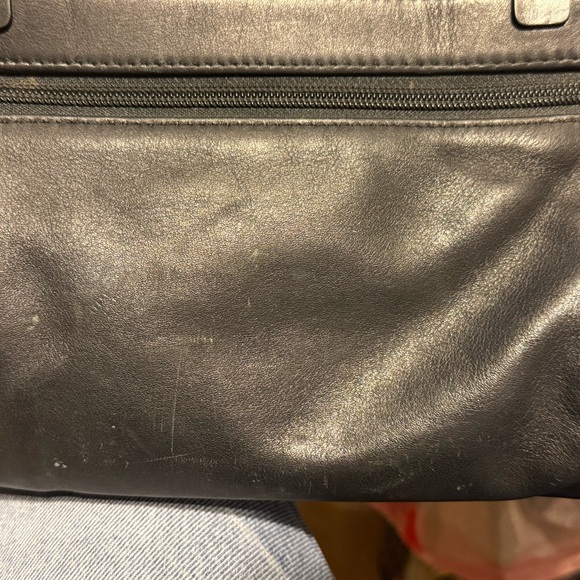 Tumi 96141DH Soft Black Leather Laptop Bag with Strap - Picture 14 of 15